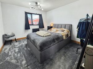 Bedroom- click for photo gallery